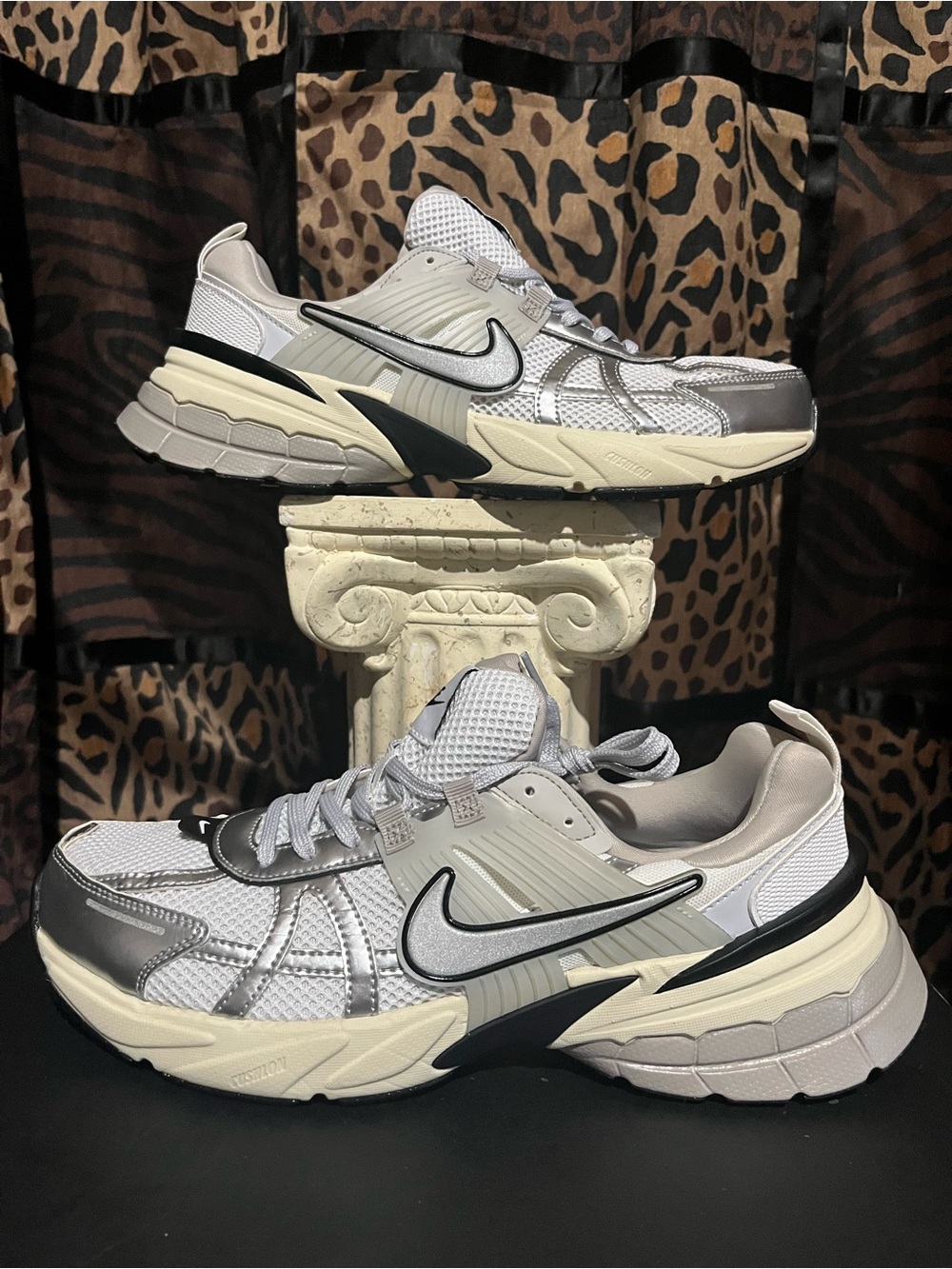 Nike V2K Run Summit Wht 10.5m 12w Excellent Cond No Box
